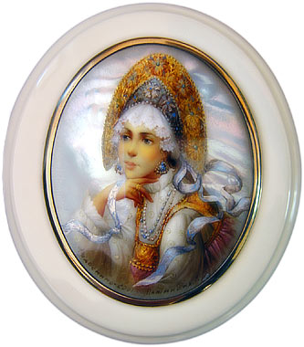 Luba Pashinina "Portrait of the girl in Russian costume"